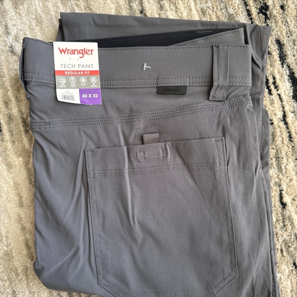 Wrangler Men’s Cargo Tech Pants Grey Size 40x32 (New)